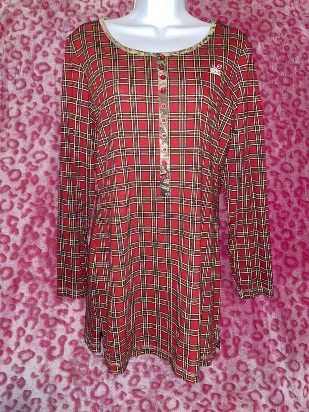 vintage y2k Realtree Girl red + green plaid camo henley sleep shirt